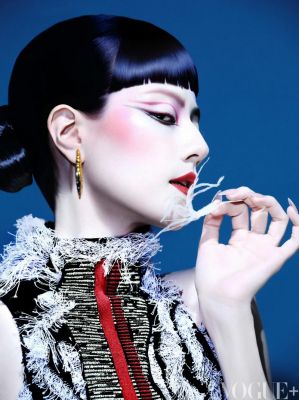 妲己”娜然冷艳登封《Vogue Celebrates》封面，揭示红黑造型之美 (http://www.cstr.net.cn/) wee 第1张